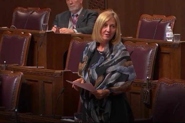 Le Sénat tient un débat d’urgence sur le racisme