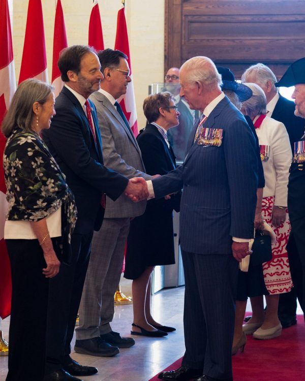 Une visite royale: Le roi Charles III et la reine Camilla au Sénat